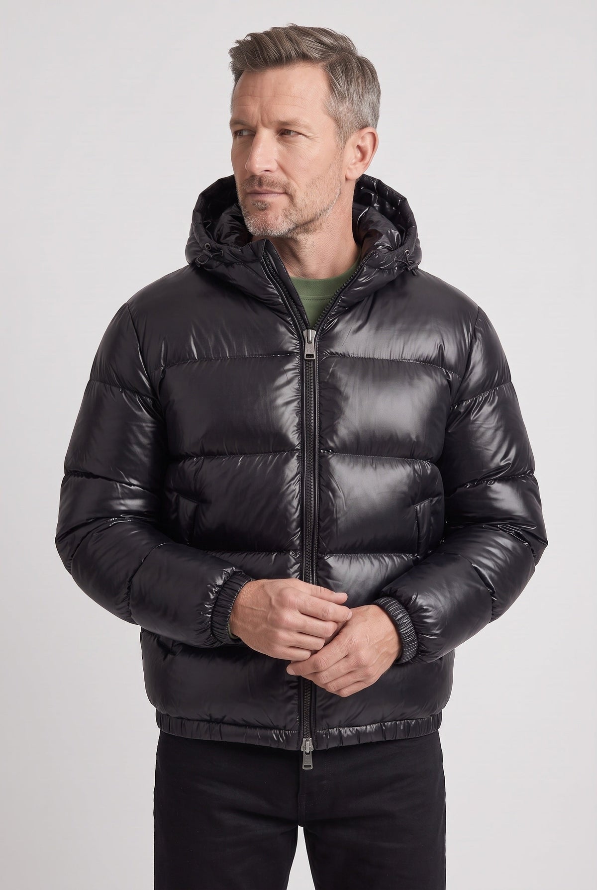 Herren-Steppjacke mit Kapuze für einen warmen Winterlook