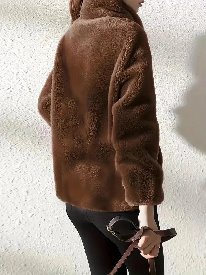 Bequemer Damenmantel mit geschlossenem Frontbereich