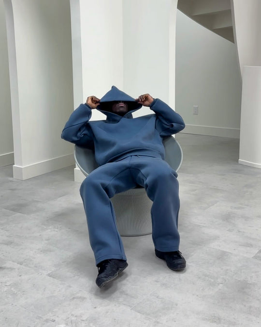 Unisex tracksuit with minimalist design