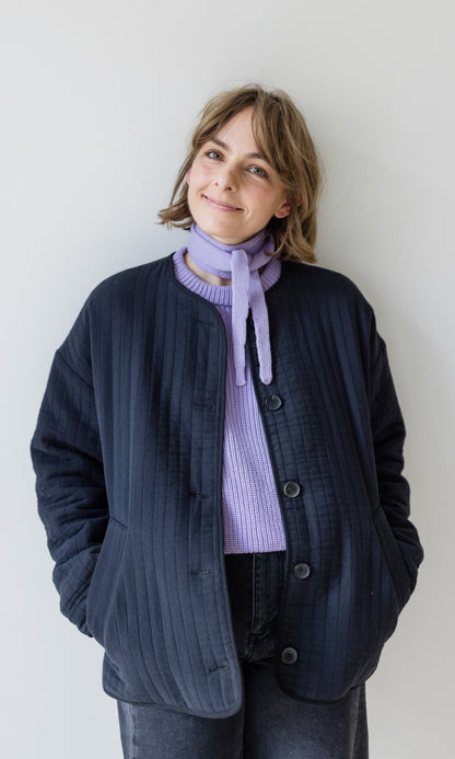 Rückansicht der Oversize-Steppjacke für Damen