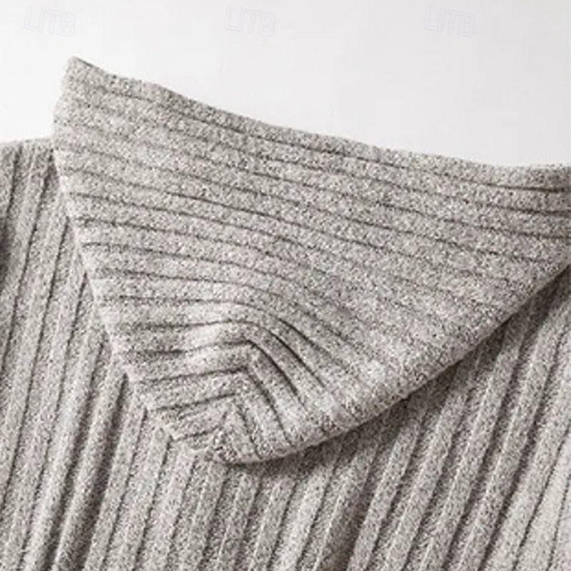 Ärmel und Bündchen der grob gestrickten Herrenjacke