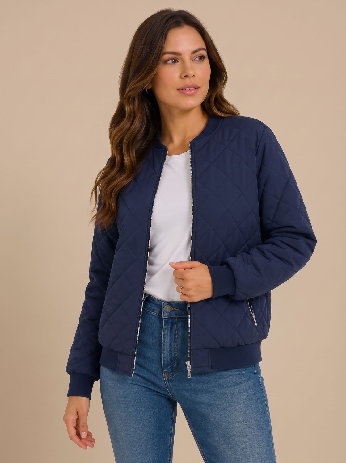 Seitliche Ansicht der Damen-Bomberjacke mit Taschen