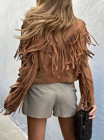 Damen-Kurzjacke im Velourslederlook mit Fransen als modisches Boho-Outfit