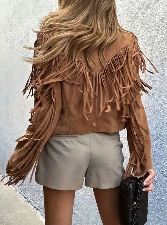 Damen-Kurzjacke im Velourslederlook mit Fransen als modisches Boho-Outfit