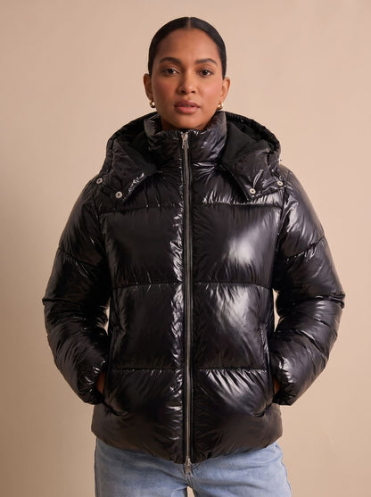 Gesteppte Damenjacke mit Kapuze für warme Wintertage