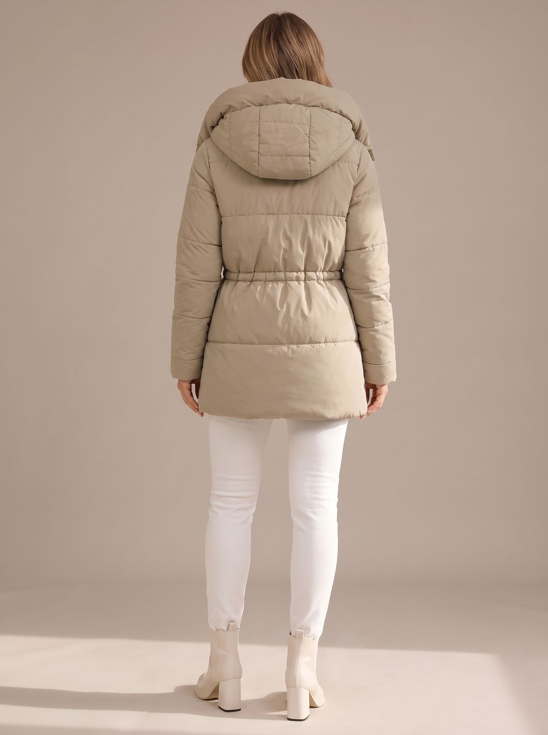 Damenmantel mit Kapuze für warme Winterlooks
