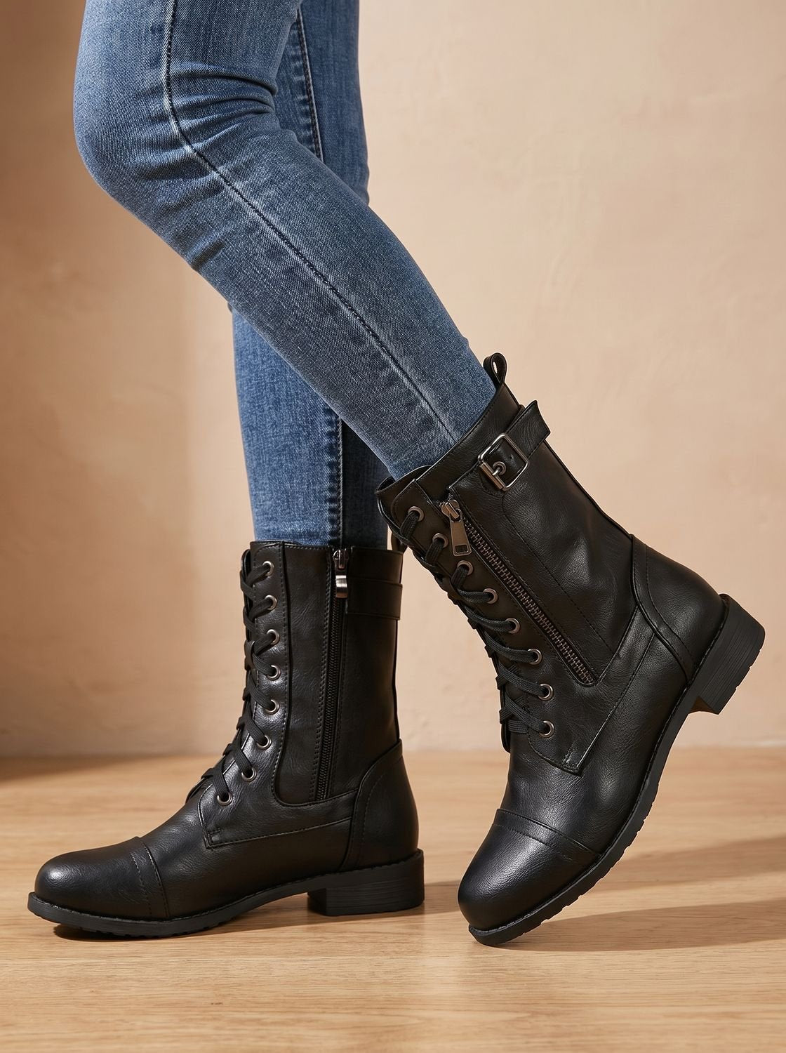 Rückansicht der Damenboots mit markanter Stiefelform