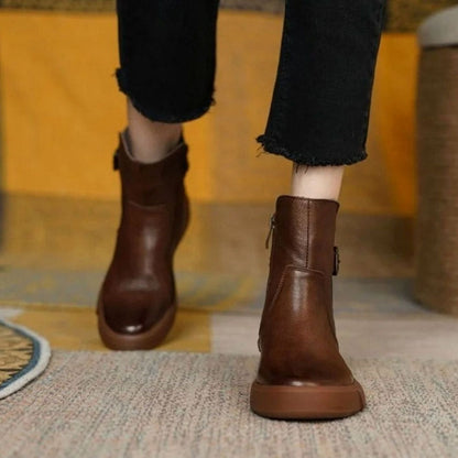 Seitenansicht der Damen-Stiefeletten mit erhöhtem Plateau