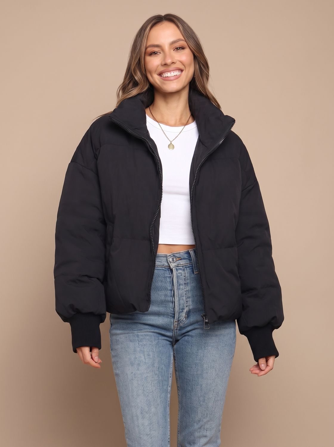 Nahaufnahme des Stehkragens der Damen-Steppjacke