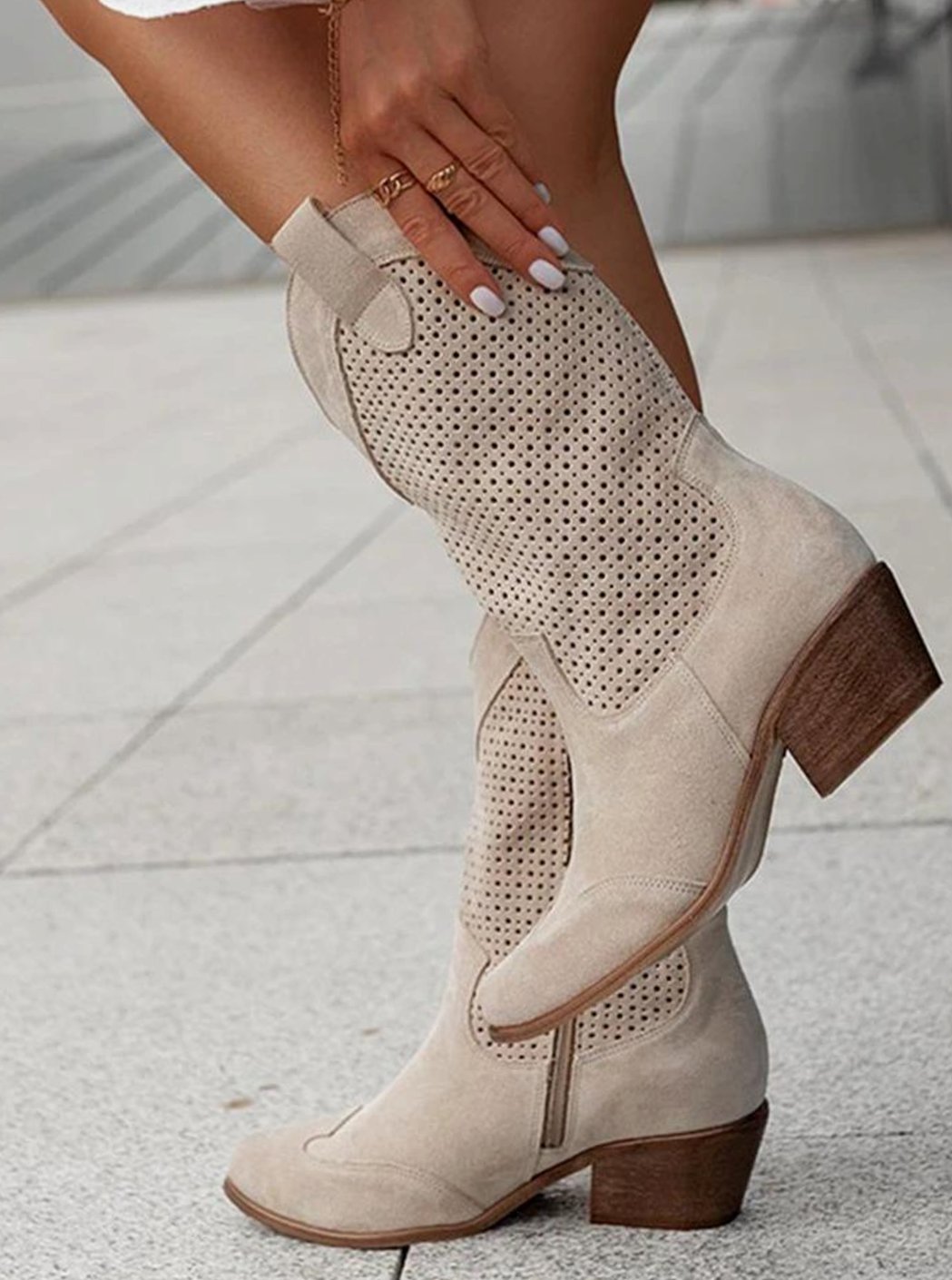 Seitliche Ansicht der Damen-Westernstiefel mit mittelhohem Schaft