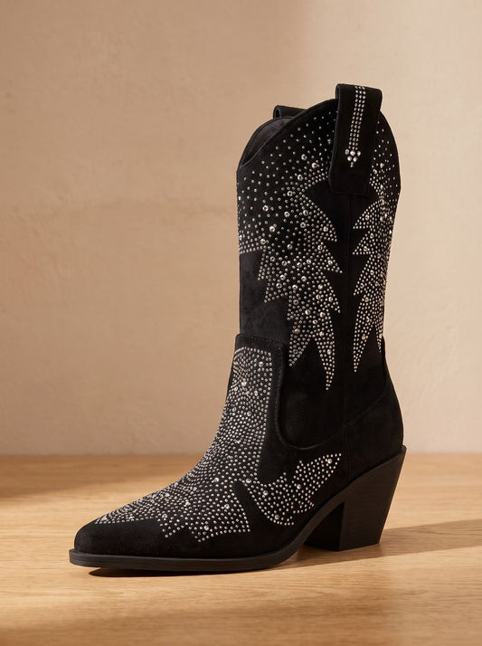 Seitliche Ansicht eleganter Damen-Cowboystiefel mit Strassverzierung