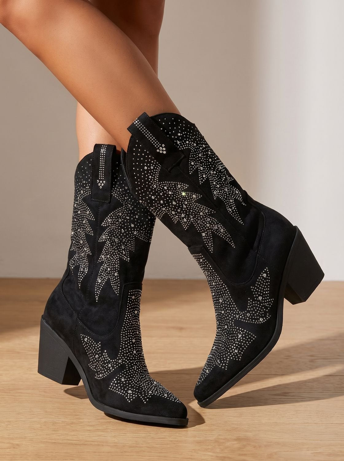 Damen-Westenstiefel in Wadenhöhe mit funkelnden Strassdetails und Blockabsatz